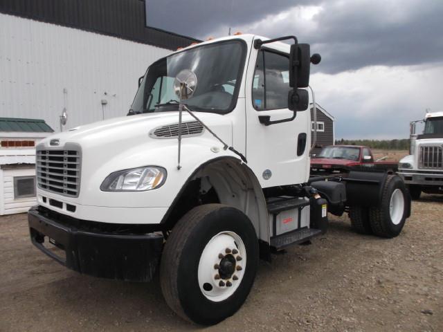 Image #0 (2016 FREIGHTLINER M2 S/A 5TH WHEEL TRUCK)